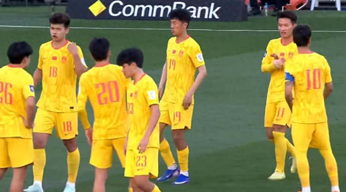 国足0-2喀麦隆，邵佳一首败！球员评分出炉：无人高分，9人不及格|韦世豪|美加墨世界杯|中国男足|国际足联|张玉宁_新浪新闻